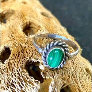 Ring Malachite 925 Silver Womens 6.5” Beautiful Simple Statement Healing Stone?